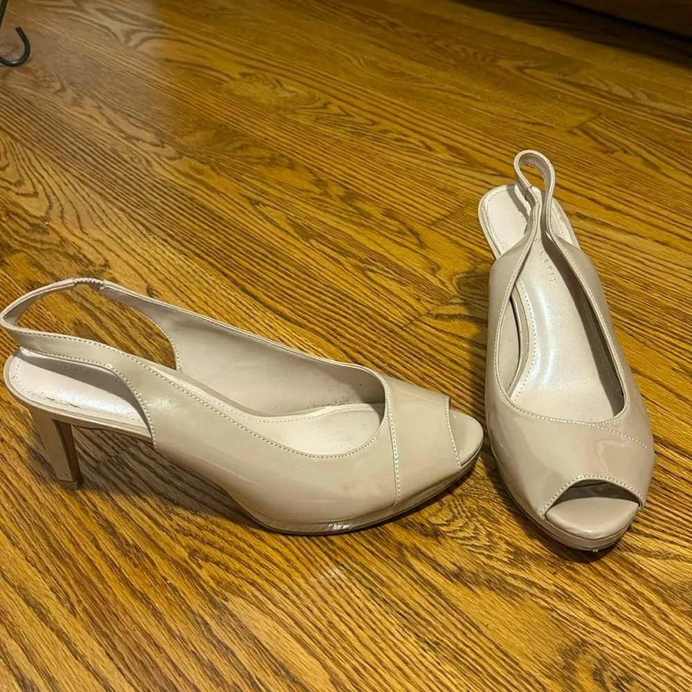 Tan heels - Picture 1 of 5